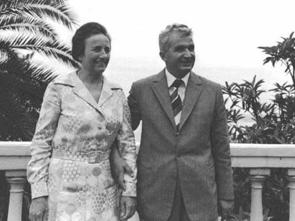 Nikolay-Elena avuesku-Romanya &#8216;Romanya sonsuza kadar yaayacak&#8217; 24 yl iktidarda kalan komnist lider Nikolay avuesku bask ve zulm rejiminin ardndan idama mahkum edildi.