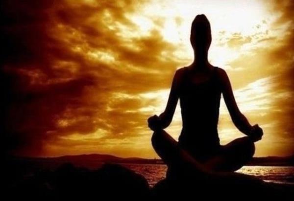 Yavaa nefes alp verin, hzla rahatladnz hissedeceksiniz. Eer bu ie yaramyorsa baz meditasyon tekniklerine bavurabilirsiniz. rnein be dakika sreyle gzlerinizi kapatn ve bir ormann ortasnda olduunuzu hayal edin.