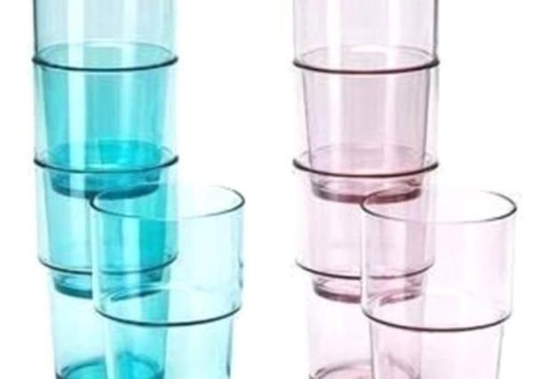 st ste koyduunuz bardaklar yapp kmyorsa bir leenin ierisine koyun. stteki bardan ierisine buz koyup leenin ierisine yava yava scak su koyun. Bardaklarn kolayca ktn greceksiniz.