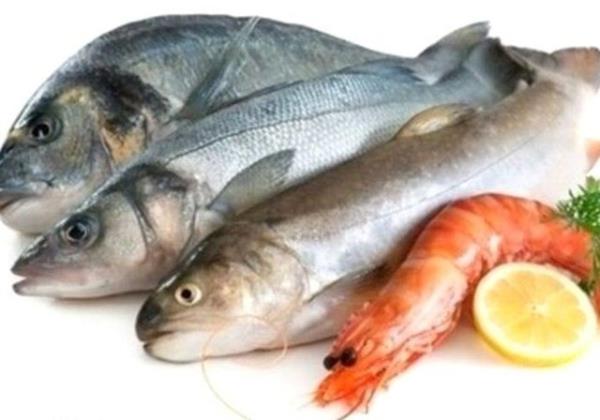 Lezzetli balklar iin... Balk kzartma yann iine krmzbiber serperseniz hem bala deiik bir lezzet vermi hem de baln rengini parlak yapm olursunuz.