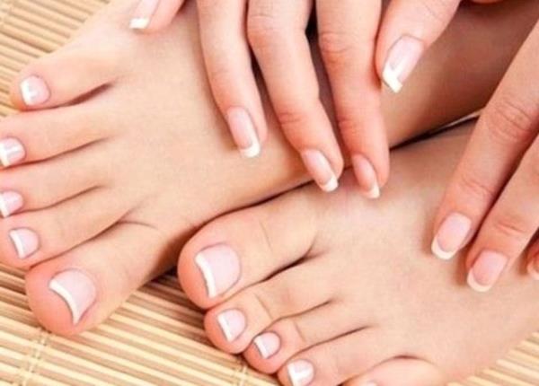 Ayaklarnz kokuyorsa... Ayaklarnz talk pudrasyla ovun ve sonra kurutun ve orabnz giyin.Bu, bir sre iin ayanzn terlemesini ve bunun sonucunda koku olumasn engelleyecek.