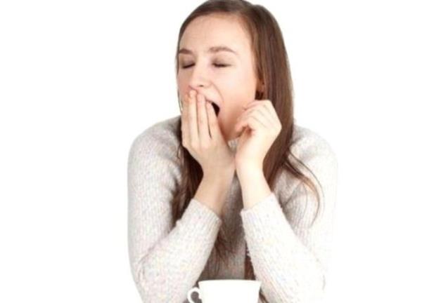 Birinin size bakp bakmadn anlamak iin esneyin, kar taraf da esniyorsa gzleri zerinizde demektir.