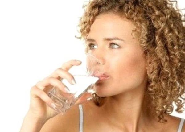 Cildinizde siyah noktalar gryorsanz... Bu problem susuzluktan veya kan ekerinizin dmesinden dolay olumu olabilir.