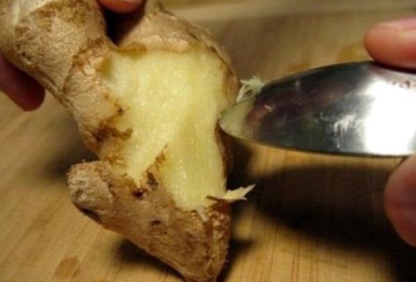 Eer ayaklarnz ok snp iiyorsa onlar saatlerce scak suda bekletmeyin, aksine kolonya ile ovalayn. Bilekleriniz ve ayaklarnz imeyecektir.