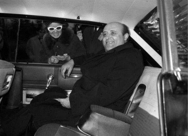 nce 1949-1950, daha sonra 1954-1955 yllarnda Amerika Birleik Devletleri'nde barajlar, sulama ve elektrifikasyon konularnda ihtisas yapt.