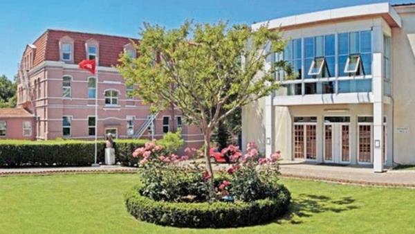 <p>skdar Amerikan Koleji</p>  <p>  Puan: 392.5</p>  <p>  Kontenjan: Geen yl olduu gibi 84 kz, 84 erkek olmak zere kontenjan 168.</p>