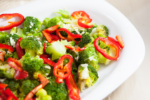 Tepeleme Yeillik<br>  Yemee balamadan nce ilk olarak salatay tercih edin. Ve tabanza o kadar ok salata besini koyunki, dierleri iin midenizde de tabanzda da yer kalmasn.