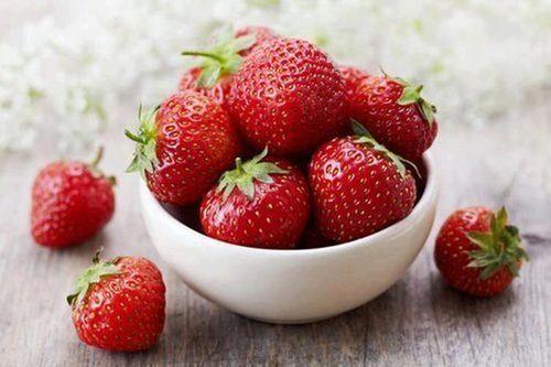 Meyve  <br>ftardan sonra 1 veya 2 ara n yapmakta fayda var. Ramazanda kabzlk ikyeti olmamas iin de her gn 1 veya 2 meyve yiyin. ok abartamadan yiyelim ama ne kadar? 10 erik, 10 kiraz, 2-3 taze kays veya 1 eftali olabilir. Kavun ve karpuz fazla kaabilir, durdurmak zor olabilir.