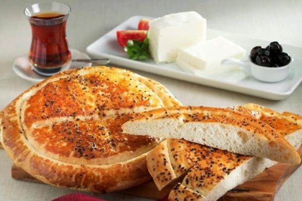 Ramazan geliyor&#8230; En sevdiimiz aylardan biri olan Ramazan aslnda ibadet, huzur, sakinlik ve bol dua anlamna geliyor ama bir diyetisyen gzyle baknca uzun sre alk ve ardndan tatlsndan tuzlusuna eksiksiz iftar sofralar akla geliyor.