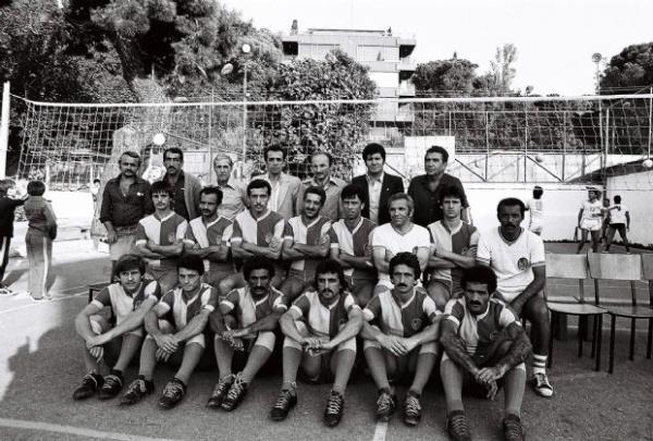 Kitapta; Recep Tayyip Erdoann, 24 Temmuz 1974 tarihinde ETTde geici olarak ie alnan 16 kiiden biri olduu, Altntepe binasnn temizlik ve aksayan hizmetlerini yrtmekle grevlendirildiine ilikin bilgiler yer ald