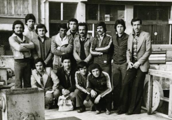 Erdoann 1974 ylnda ETTde 'geici ii' statsnde ie balad belirtilen kitapta, futbol oynad yllarda Fenerbahenin transfer etmek istedii ancak babasnn kendisini engelledii belirtildi.