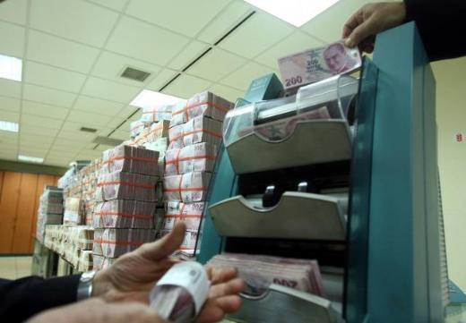 <p><b>Sistemin ileyii aadaki gibi oluyor</b></p>  - Kredi kart borcu ya da nakit paraya ihtiyac olan kii, pos tefeciye gidiyor.    - POS tefeci ile rnein 10 bin liralk borcu veya nakit para ihtiyac iin pazarlk yapyor. 12 taksitte denmek zere 12 bin liraya anlayor.