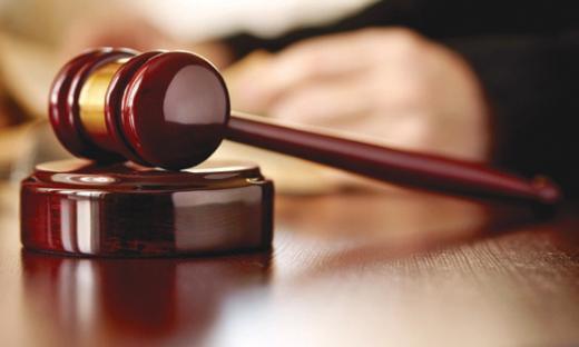 Uzaktan baktnzda, olay "mal sat" olarak gzkyor.  Aslnda yaplan i yzde 20 komisyonla "tefecilik" oluyor (Aslnda ilk deme birinci ay olduundan ortalama deme 6 ay faiz ise yzde 40 oluyor).   Akama kadar bu ekilde gelip gidenin haddi hesab yok.  Akam olduunda, ciddi bir para kazanm oluyorlar!