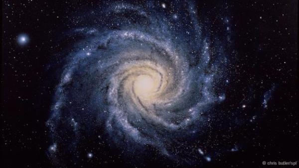 <p>Is lm</p>  <p>Fakat evrende s lm ba gsterdiinde her yerde her ey ayn sda olacaktr. Her yldz lecek, her madde ryecek, geriye paracklardan ve radyasyondan oluan seyrek bir karmaa kalacaktr. Hatta bu karmaann enerjisi de evrenin genilemesi nedeniyle zamanla son bulacak, her ey hemen hemen sfra indirgenmi olacaktr.</p>  <p>Bu &#8216;Byk Donma&#8217; sonunda evren, her yan soumu, l ve bo bir hale gelecektir. 1800&#8217;lerde termodinamik bilimi gelitikten sonra, evrenin ancak bu ekilde sona erecei dnlyordu. Fakat 100 yl nce Albert Einstein&#8217;in gelitirdii genelizafiyet teorisi evren iin daha kt bir son ngryordu.</p>