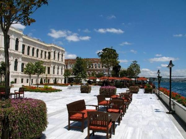 For Seasons Hotel Bosphoru<br>  Bu restoran mens ramazana zel olarak hazrlanyor.