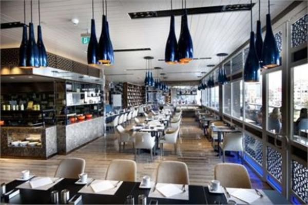 Krmz etten beyaz ete kadar uzanan ana yemek seenekleri arasnda Sultan Brei Haybolu kuzu incik gibi yemeklerde yer alyor.