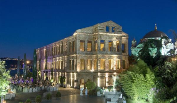 ef Tolga zkaya ynetimindeki iftar mens ehrin en iyilerinden.