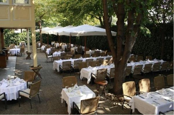 Osmanl alk sanatnn en nadide rneklerini, orbalarla, hoaf ve erbetlerle konuklarna sunuyor.