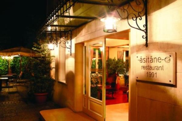 Fiks mennn 80 lira yannda a la carte menden de tercihinize gre seim yapabilirsiniz.