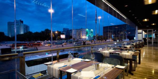 The Marmara Taksim<br>  Bnyesinde yer alan Tuti Restoranda Trk ve Osmanl yemek kltrn yanstan saraylara layk bir iftar bfesi kuruluyor.