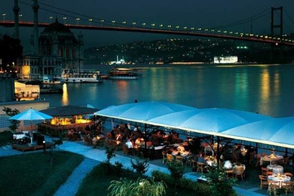 Feriye Lokantas  <br>Boaz manzarasndan vazgeemeyenlerdenseniz, Feriye Lokantas kesinlikle ilk adreslerinizden biri olmal.Trk ve Osmanl mutfann en lezzetli yemekleri Ramazan aynda da masalar enlendirmeye devam ediyor.