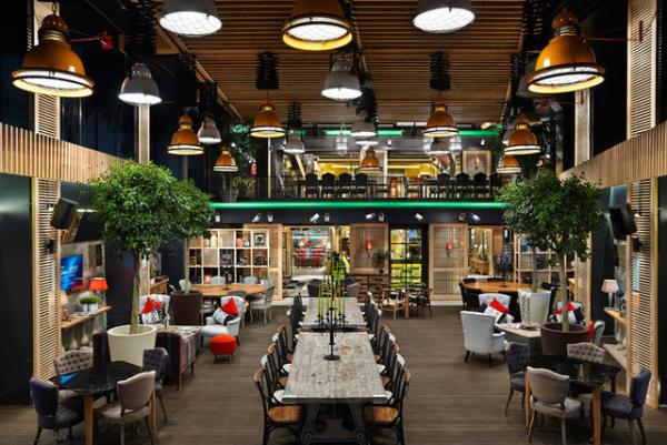 Bstro Cabana<br>  Ataehrde sunduu lezzetlerle eksiksiz bi dnya mutfa deneyimi yaatan Bstro Cabana'nn geni ve bol seenekli iftar mens ef M.Ali Ylmaz tarafndan zenle hazrlanyor.