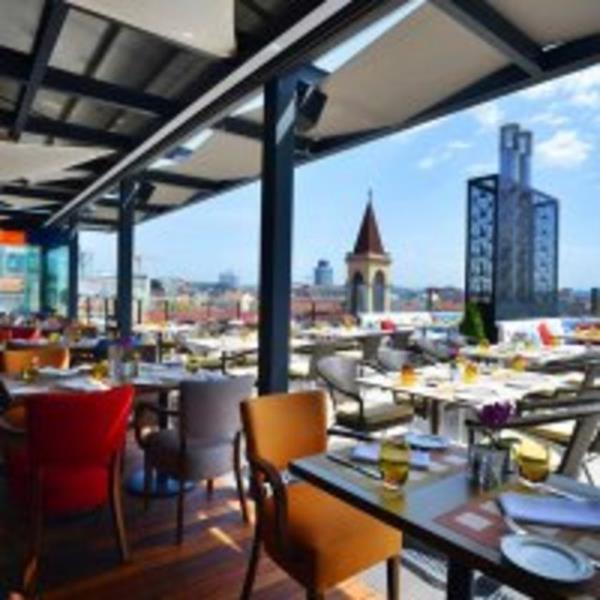 Kii ba 80 lira olan iftar mensne limitsiz merubat, Osmanl erbetleri, ay ve kahve seenekleri de dahil.