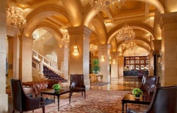 Raffles stanbul Zorlu Center  <br>ftara fasl mzii elik ediyor.