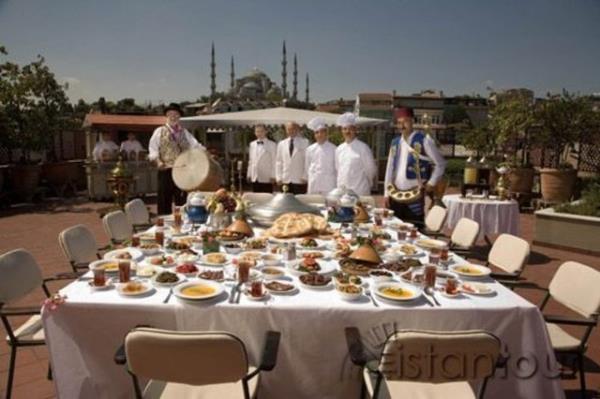 ftar sofrasnda ev yapm zel tahinli dondurmayla uurlanyorsunuz. Ramazan mensnn kii ba fiyat ise 87 lira olarak belirlenmi.