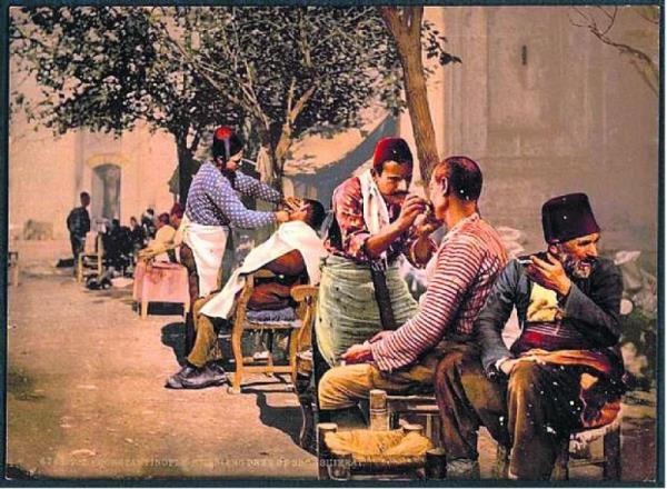 imdiki kuafrlerin yerine sokak berberi.