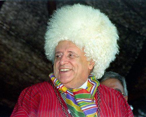 12 Eyll ncesi niye tedbir almad sorulunca: &#8220;Hocann evini hrszlar soyunca komular sylenmeye balam. &#8216;Hocam, insan kapsn kilitlemez mi?&#8217;, &#8216;Para ortaya konur mu?&#8217;, &#8216;Bu kadar ar uyku olur mu?&#8217; diyorlarm. Hoca da cevap vermi: Tamam ben hatalym da, eve giren hrszn hi mi kabahati yok?&#8221;