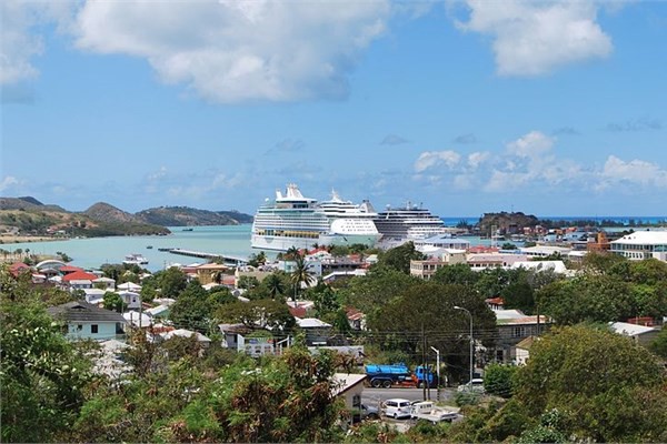 <p><b>Antigua ve Barbuda</b></p>    Milli Kalknma Fonu'na 250 bin dolar yatrana, 400 bin dolarlk gayrimenkul edinene veya 1,5 milyon dolarlk ticari yatrm yapana vatandalk hakk veriliyor.