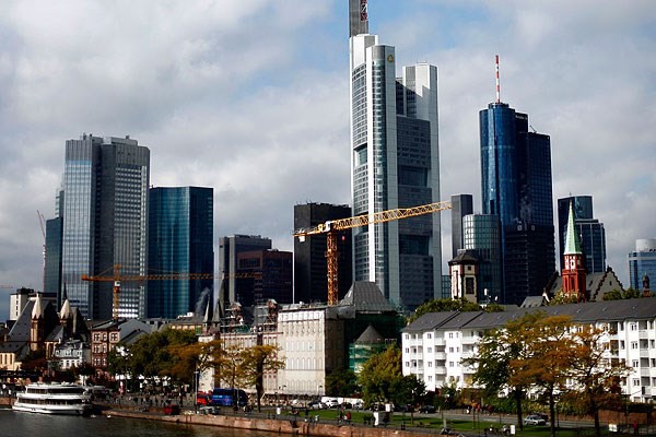 <p><b>Almanya</b></p>    Gerekli olan minimum yatrm miktar 250 bin Euro olarak belirlenirken, bu tutarn Alman vatandalarna istihdam yaratmas gerekiyor.