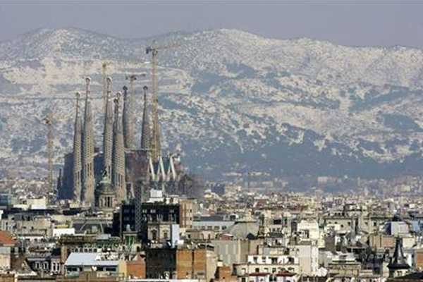 <p><b>spanya</b></p>  160 bin Euro ve zerinde konut ve gayrimenkul alanlara spanya?da oturma izni ve AB iinde serbest seyahat ve alma olana tanyor.