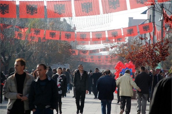 <p><b>Arnavutluk</b></p>  lkede 200 bin dolar yatrm yapan i adamlar vatandalk hakkn kazanyor.