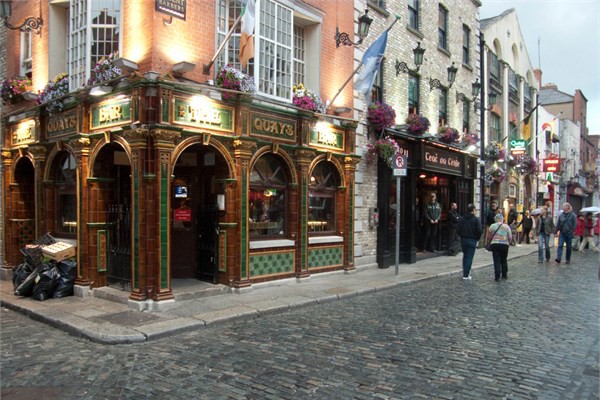 <p><b>rlanda</b></p>    500 bin Euro'luk yatrm yapanlar, hkmetin belirledii tarihte lke vatanda olabiliyor