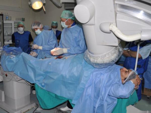 Anjiyografi vcut damarlarnn grntlenmesi demektir. Damar iine damarlarn grnr hale gelmesini salayan ve kontrast madde olarak tanmlanan ila verilerek, anjiyogram ad verilen filmler elde edilir.