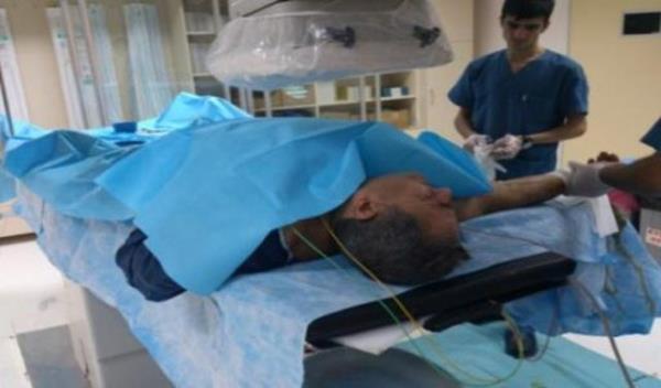 Tedaviye ynelik olarak uygulanan anjiyonun klasik yntemi anjiyoplastidir. Bu ise, dar veya tam tkal damarlarn balon ya da stent denilen zel aralarla tekrar almas iin yaplr.