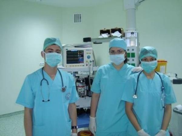 blgesel anestezi denir. Hastann uyutulup arnn duyulmas beyin dzeyinde engellenirse bu tr anesteziye genel anestezi denir.