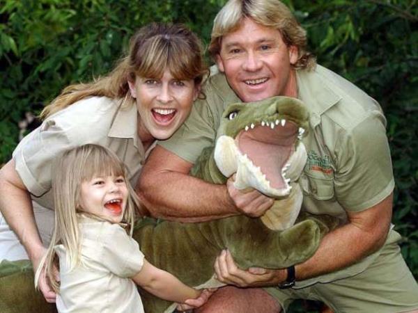 Irwin, vahi yaama olan ilgisi ve Avustralya&#8217;da ilk kez 1992 ylnda yaymlanan &#8220;Timsah Avcs&#8221; adl programyla tannyordu.