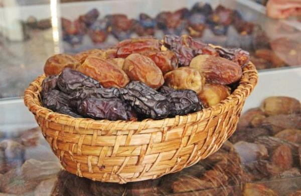 <p><b>KEMKLER GLENDRR:</b></p>  <p>  Bol miktarda kalsiyum ve fosfat ieren hurma genel anlamda kemik salnn korunmasna yardmc oluyor. Bunun yannda kemikleri glendiriyor.</p>  <p>  Vitamin eksiklii nedeniyle oluabilecek kemik hastalklarna kar koruyor.</p>