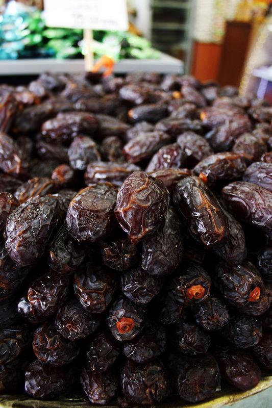 <p><b>DYABET VE YKSEK TANSYONU TEDAV EDER:</b></p>  <p>  Hurma, uzmanlar tarafndan yksek tansiyon ve diyabet ikayetleri olan hastalara tavsiye ediliyor. Srekli olarak tketilmesi bu tr ikayetlerin azalmasna yardmc oluyor.</p>