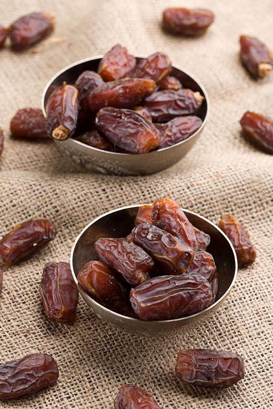 <p><b>HAFIZAYI GLENDRR:</b></p>  <p>  Hurma beyni ve hafzay ciddi ekilde destekliyor. A vitamininin bir tr olan ve tketildiine Retinal'e dnen karoten ieriyor. Bunun dnda beyin hcrelerinde meydana gelen hasarlarn giderilmesinde ve yalla bal</p>