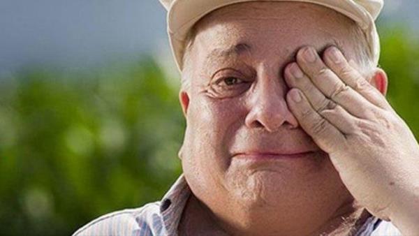 Trk sinemasnn usta isimlerinden Zeki Alasya 8 Mays gn 72 yanda aramzdan ayrld. 18 Nisan 1943 ylnda stanbul'da dodu. Robert Koleji'nin orta blmn bitirdi. Sanat hayatna 1959'da MTTB tiyatrosunda amatr olarak balad.