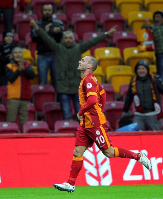 Wesley Sneijder - 3 milyon 200 bin Euro