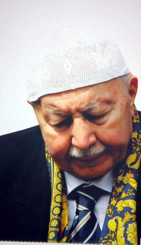 <P>- &#8220;Okullarda ocuklara &#8216;Ne mutlu Trkm diyene&#8217; diye bartyorlar. Bu yanl, Trk byle derse Krdn de ne mutlu Krdm deme hakk doar.&#8221;</P>  <P>- &#8220;Krk rk yumurta bir tane salam yumurta etmez.&#8221;</P>  <P>- &#8220;Sizi gidi siziler&#8221;</P>  <P>- &#8220;Gulu gulu dans yapyorlar.&#8221; (Susurluk sonras hkmete ynelik tepkilere kar)</P>  <P>- "Kim olursa olsun herkes refah&#8217;a katlacak. olmayanlar patates dinindendir. refah bu ordudur. btn gcnle bu ordunun bymesi iin alacaksn. almaz isen patates dinindensin"</P>