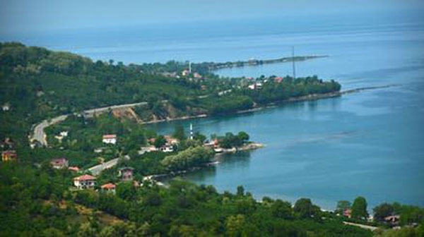 Perembe  <br>  Ordu'nun irin ilesi Perembe'nin bir tarafnda yeilin her tonunu grebileceiniz ormanlar yer alrken, dier tarafnda da masmavi denizi bulabilirsiniz. Bisiklet parkurlar ve yry yolalr ile ileyi kefedebilirsiniz.