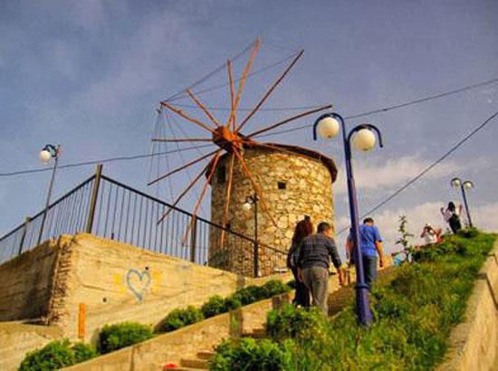 Yenipazar<br>    Aydn'n en kk ilelerinden biri Yenipazar. Antik Karia blgesinde yer almasndan dolay da zengin arkeolojik kalntlar barndryor.