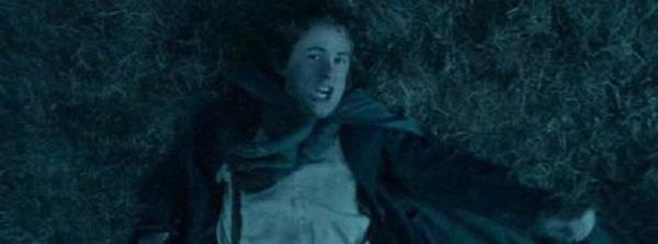 Sonraki sahnede eller kendiliinden zlyor.