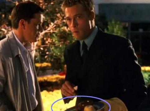 Sonraki karede kadeh tabaa dnyor.